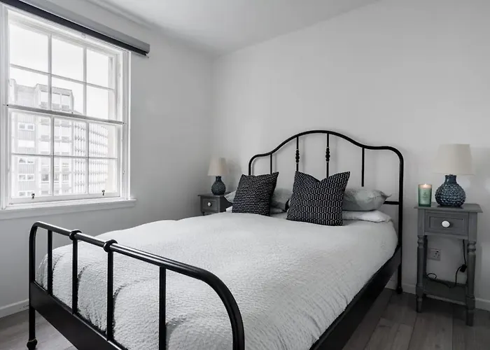 Edinburgh Castle Apartment