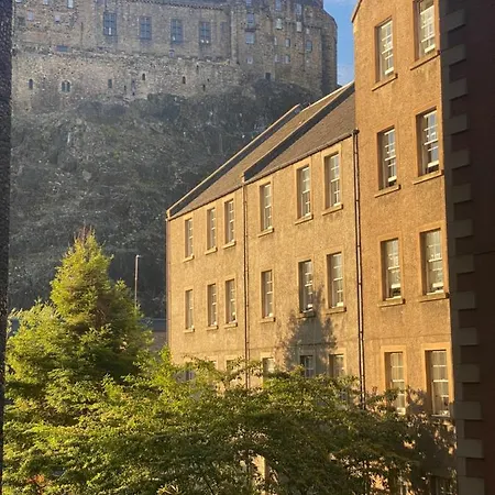 Edinburgh Castle Apartment Exterior photo